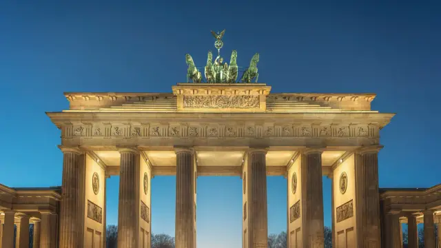 Brandenburger Tor in Berlin zur blauen Stunde