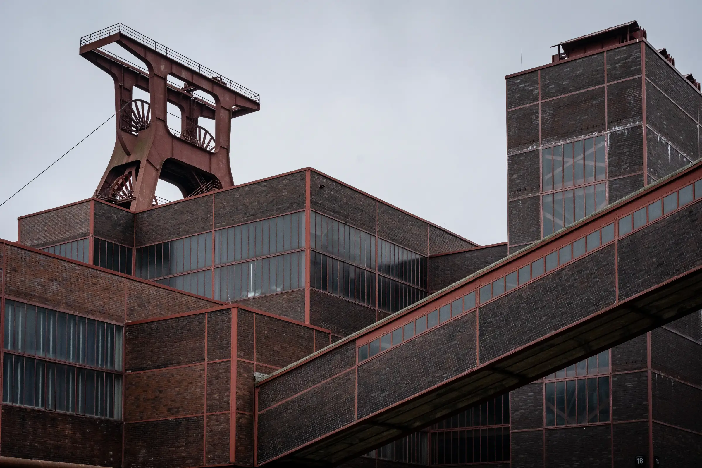 Zeche Zollverein in Essen mit dem Doppelbock-Fördergerüst von Schacht XII