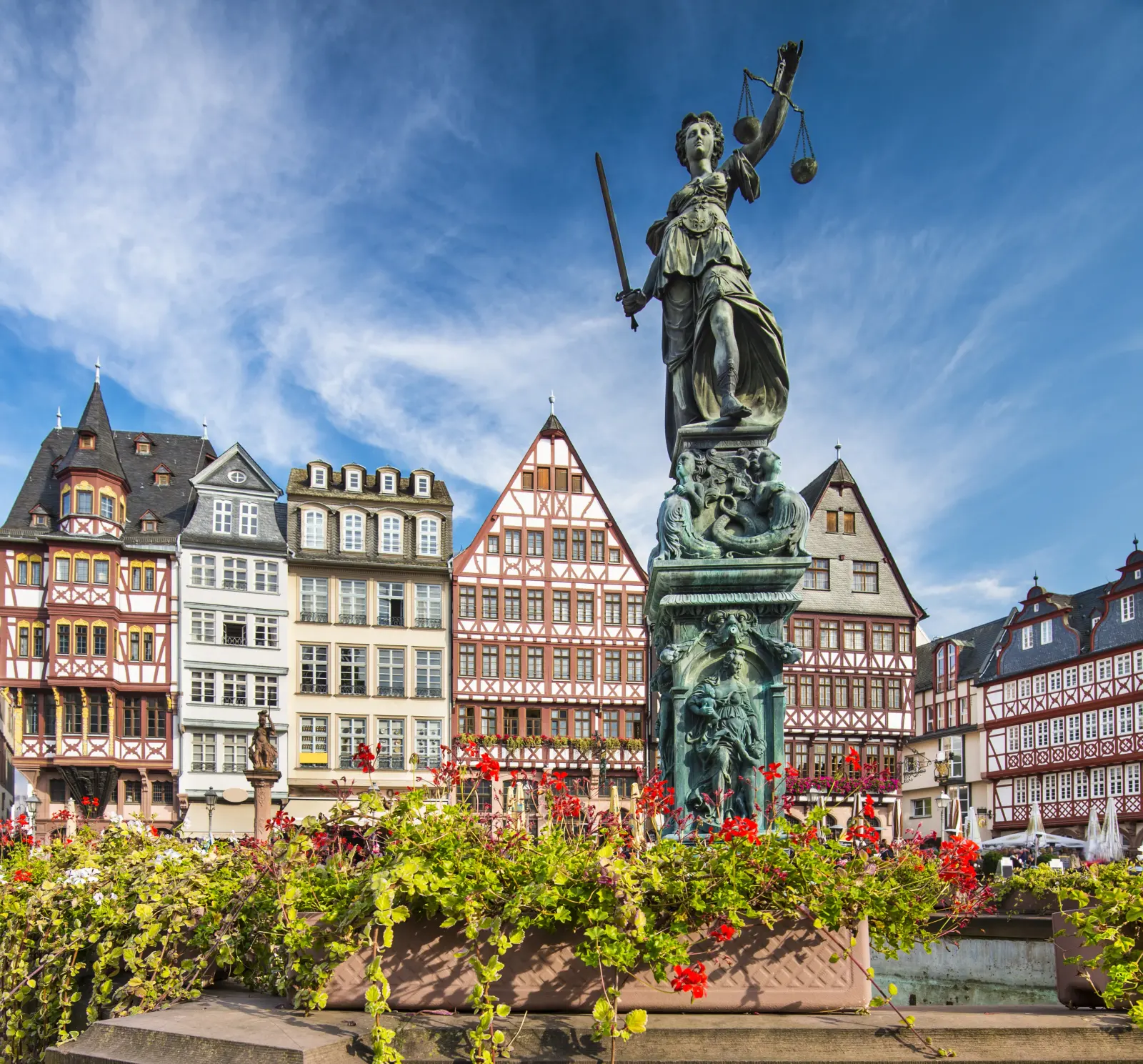Römerberg mit Gerechtigkeitsbrunnen in Frankfurt am Main