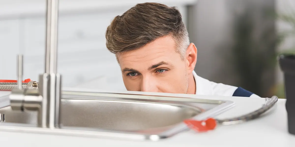 Sanitär: Armatur und Waschbecken